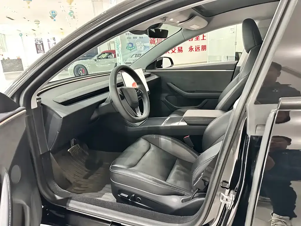Tesla Model 3 — фото 10
