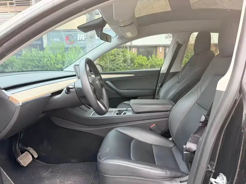 Tesla Model Y — фото 3