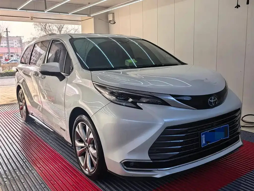 Toyota Sienna — фото 10