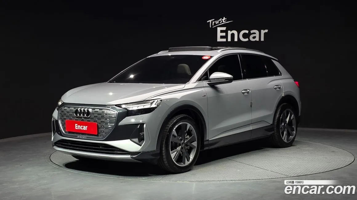 Audi Q4 e-tron — фото 1