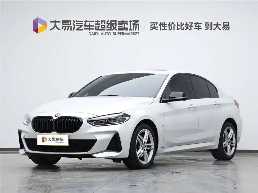 BMW 1 Series 2023 из CN, фото 1