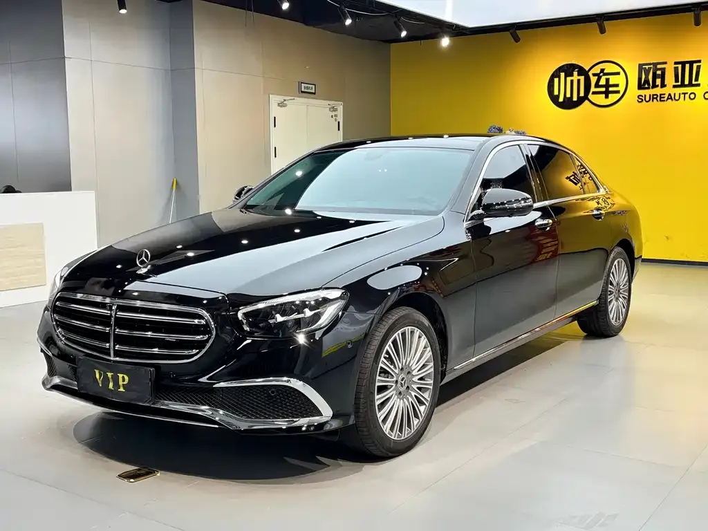 Mercedes-Benz E-Class — фото 1
