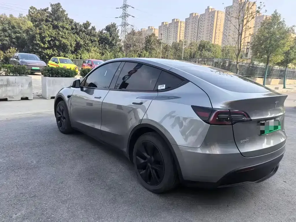 Tesla Model Y — фото 4