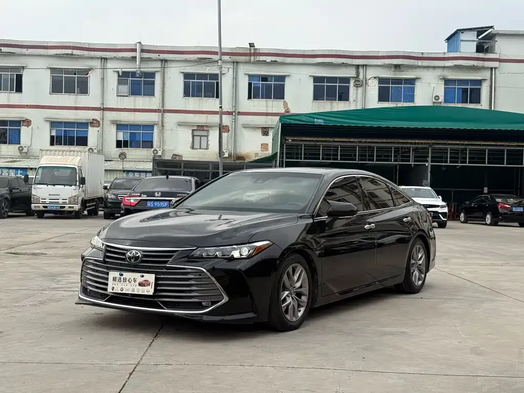 Toyota Avalon — фото 1