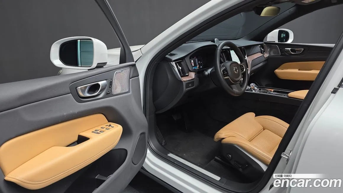 Volvo XC60 — фото 2