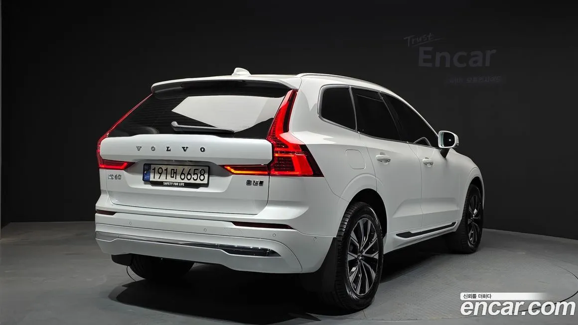 Volvo XC60 — фото 7
