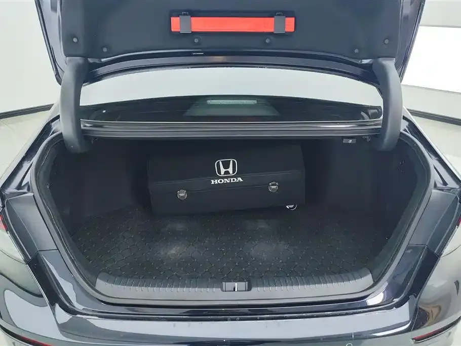 Honda Accord — фото 7