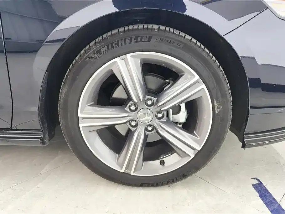 Honda Accord — фото 8
