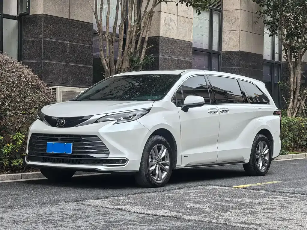 Toyota Sienna 2024 из CN, фото 1
