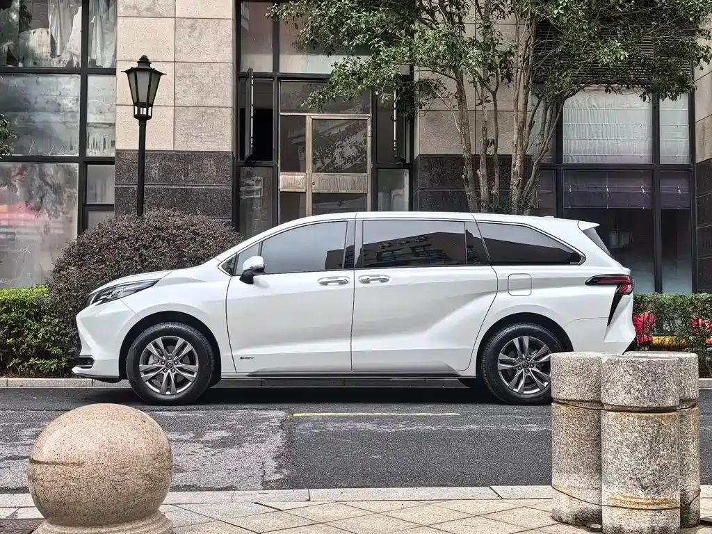 Toyota Sienna 2024 из CN, фото 10
