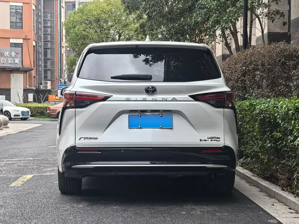 Toyota Sienna 2024 из CN, фото 6