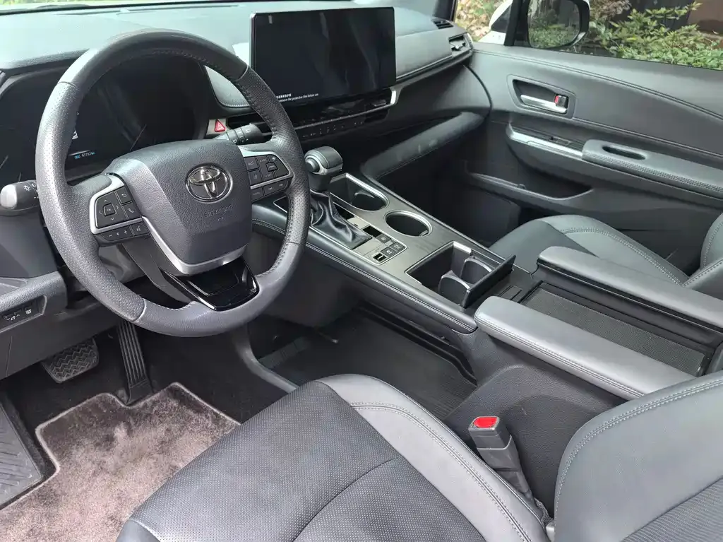 Toyota Sienna 2024 из CN, фото 4