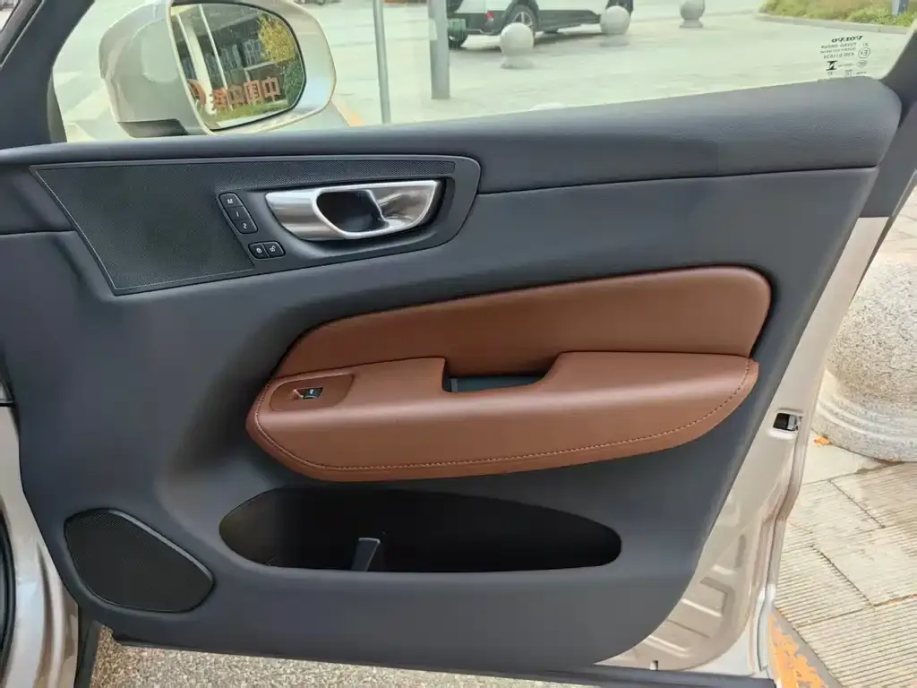 Volvo XC60 2023 из CN, фото 3