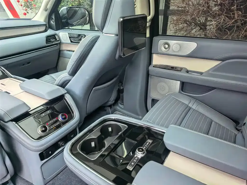 Lincoln Navigator — фото 10