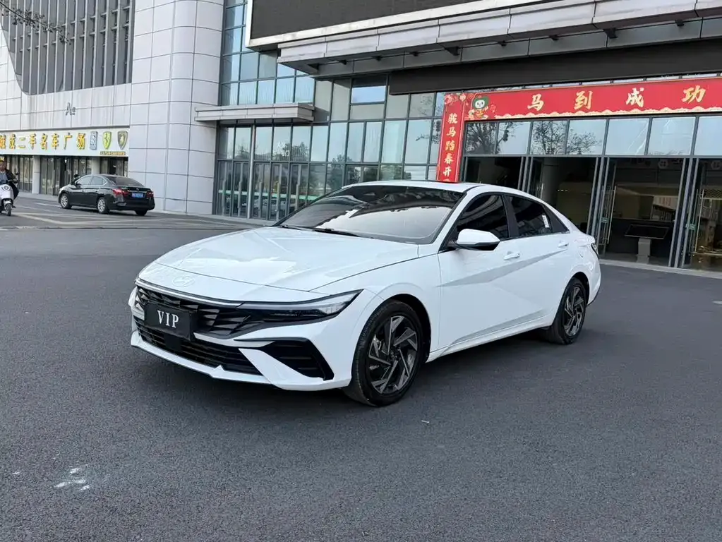 Hyundai Elantra — фото 1