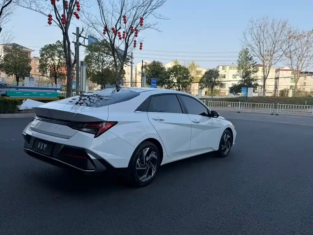 Hyundai Elantra — фото 6