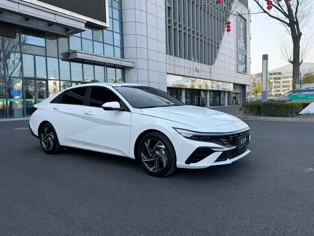 Hyundai Elantra — фото 9