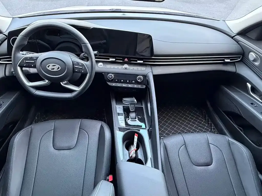 Hyundai Elantra — фото 3