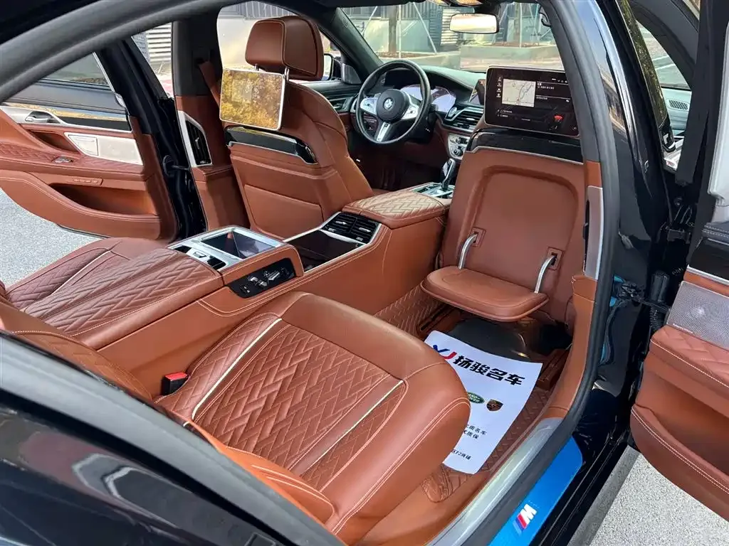 BMW 7 Series 2023 из CN, фото 8