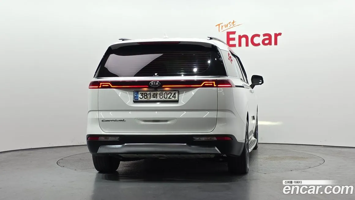 Kia Carnival — фото 5