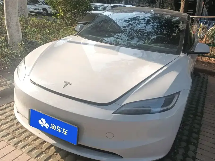 Tesla Model 3 — фото 1