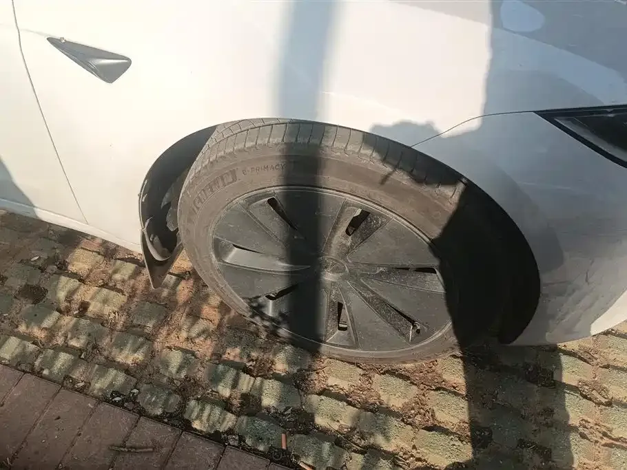 Tesla Model 3 — фото 10