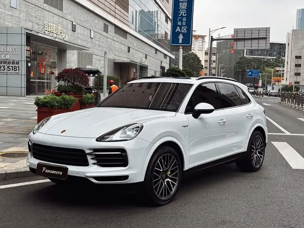 Porsche Cayenne Hybrid — фото 1