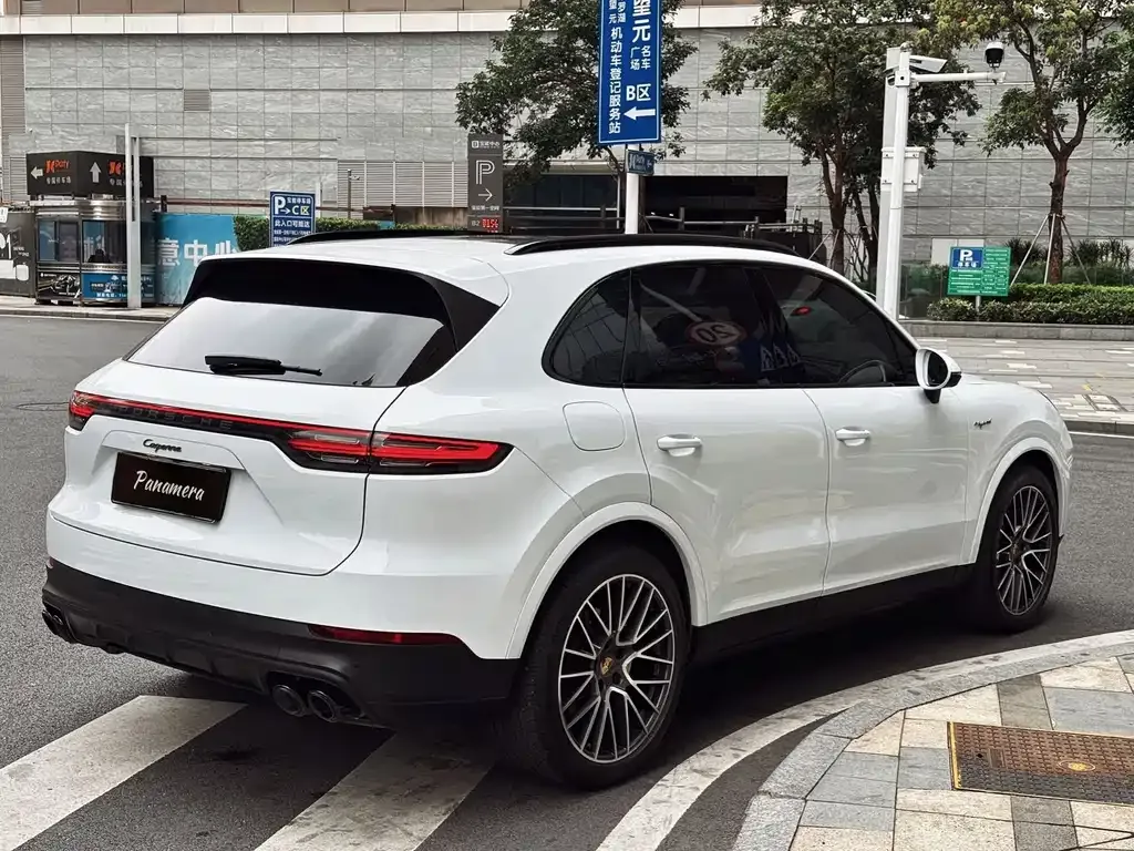 Porsche Cayenne Hybrid — фото 3