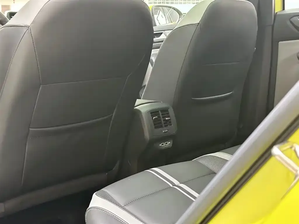 Volkswagen T-Roc 2023 из CN, фото 2