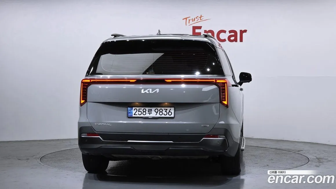 Kia Carnival — фото 10