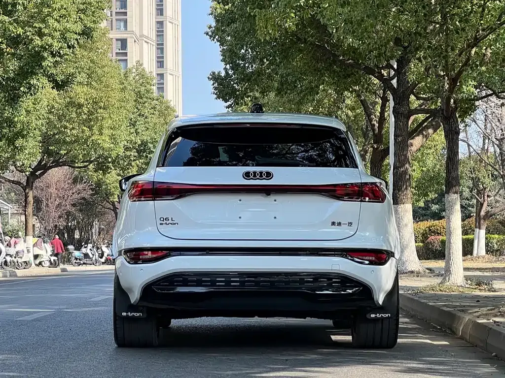 Audi Q6L e-tron — фото 9