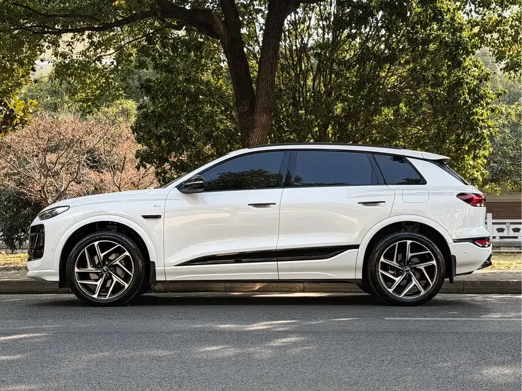 Audi Q6L e-tron — фото 4