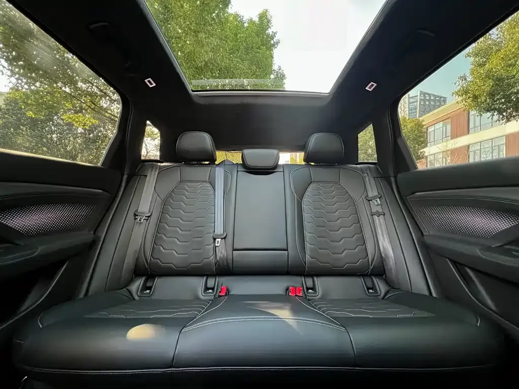 Audi Q6L e-tron — фото 3