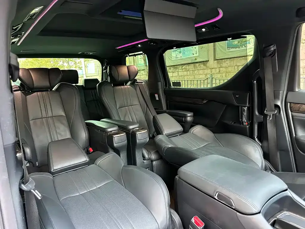 Toyota Alphard — фото 5