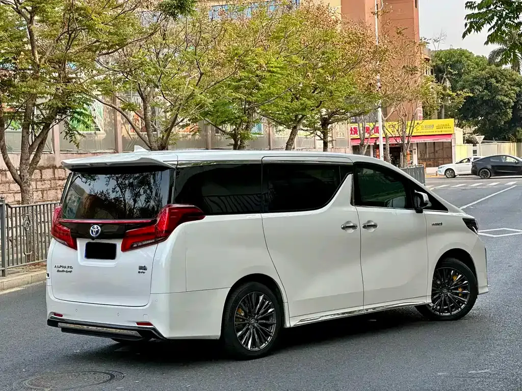Toyota Alphard — фото 6