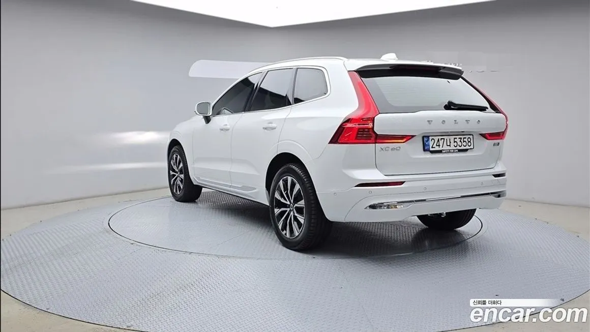 Volvo XC60 — фото 5