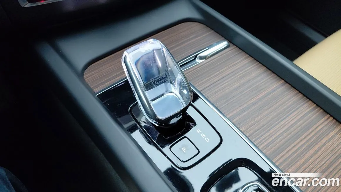 Volvo XC60 — фото 10