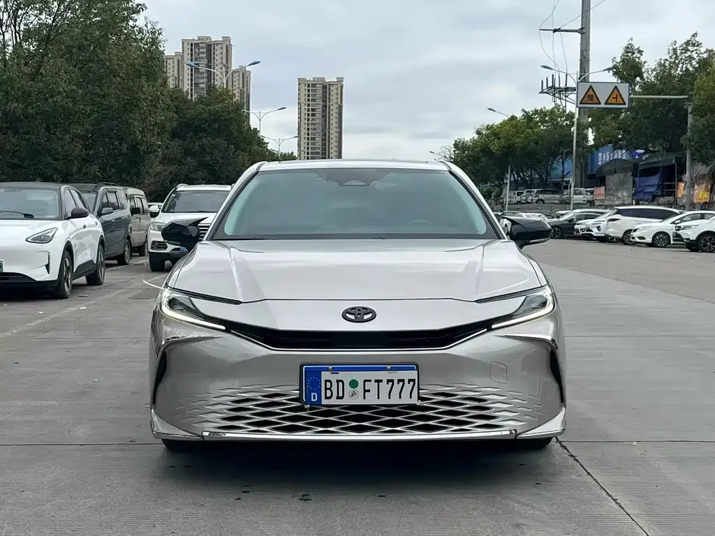 Toyota Camry — фото 8