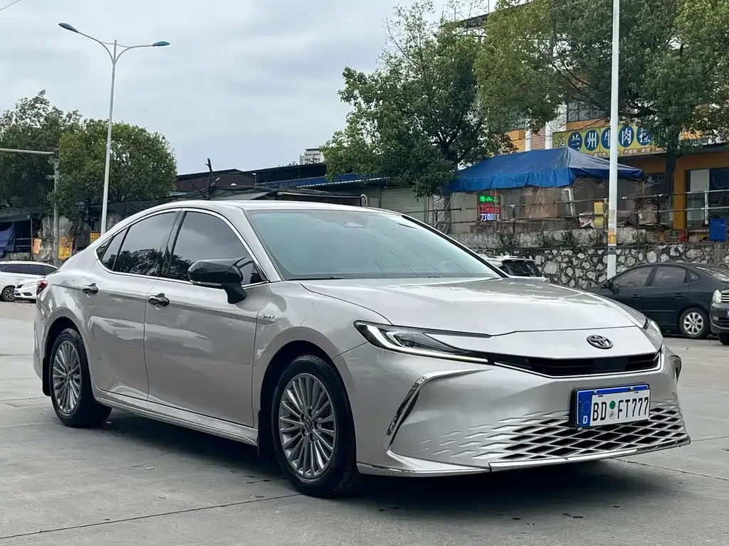 Toyota Camry — фото 6