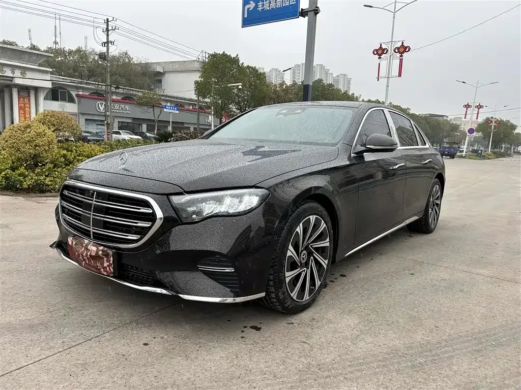 Mercedes-Benz E-Class — фото 1