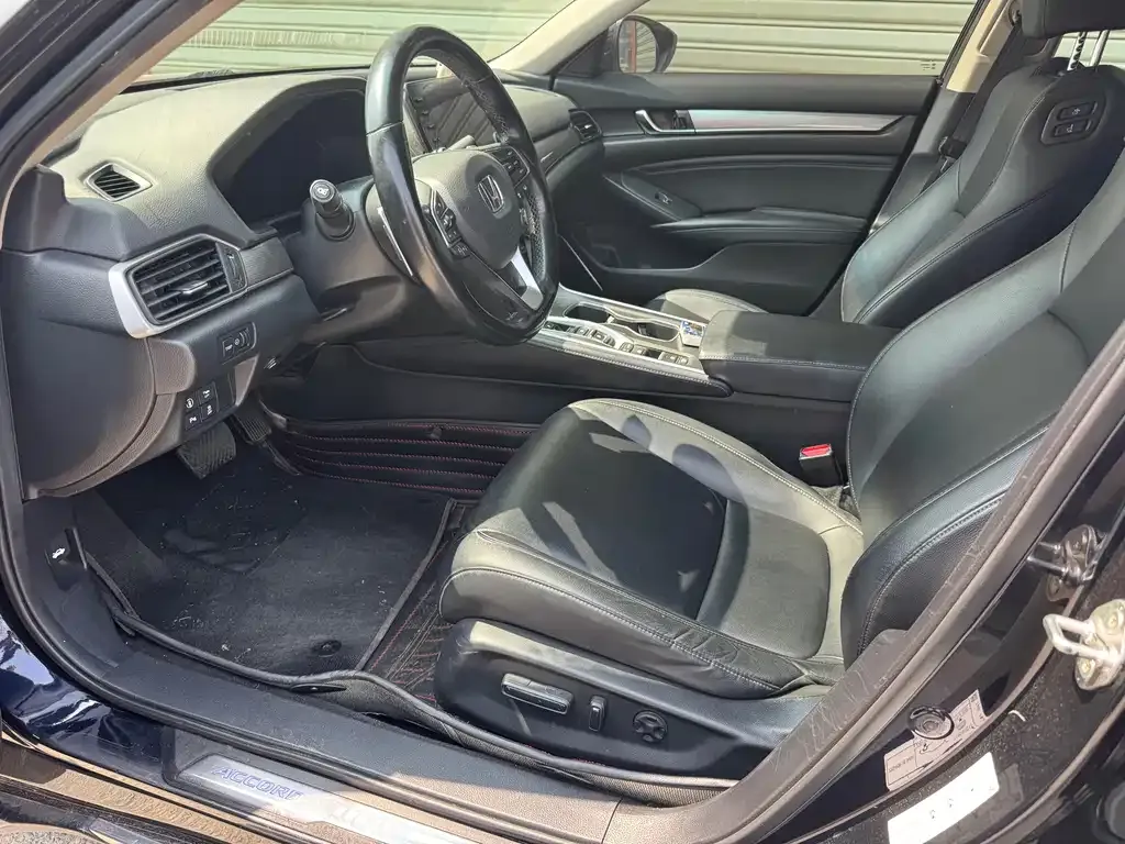 Honda Accord — фото 10