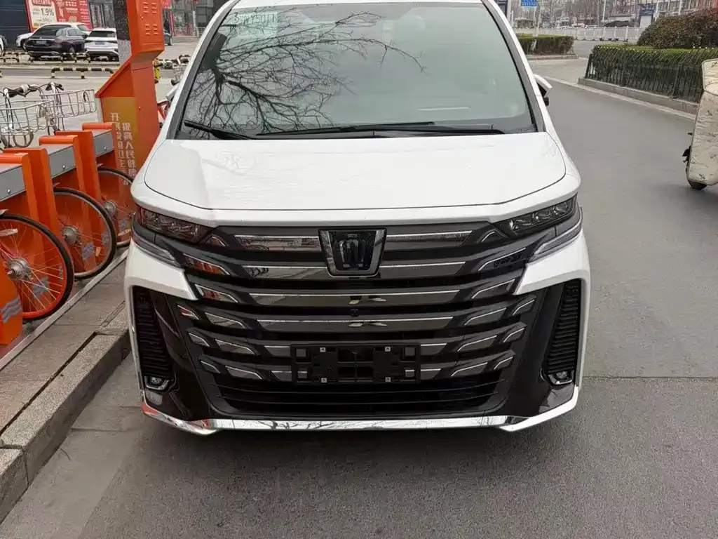 Toyota Vellfire — фото 1