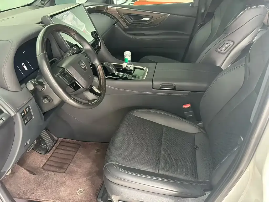 Toyota Vellfire — фото 3