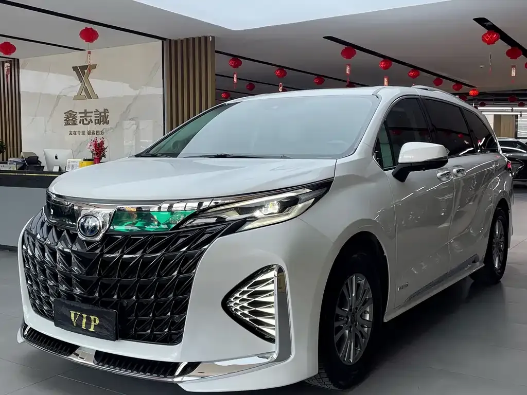 Toyota Sienna 2023 из CN, фото 1