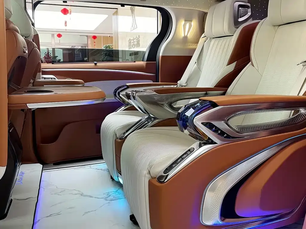 Toyota Sienna 2023 из CN, фото 3