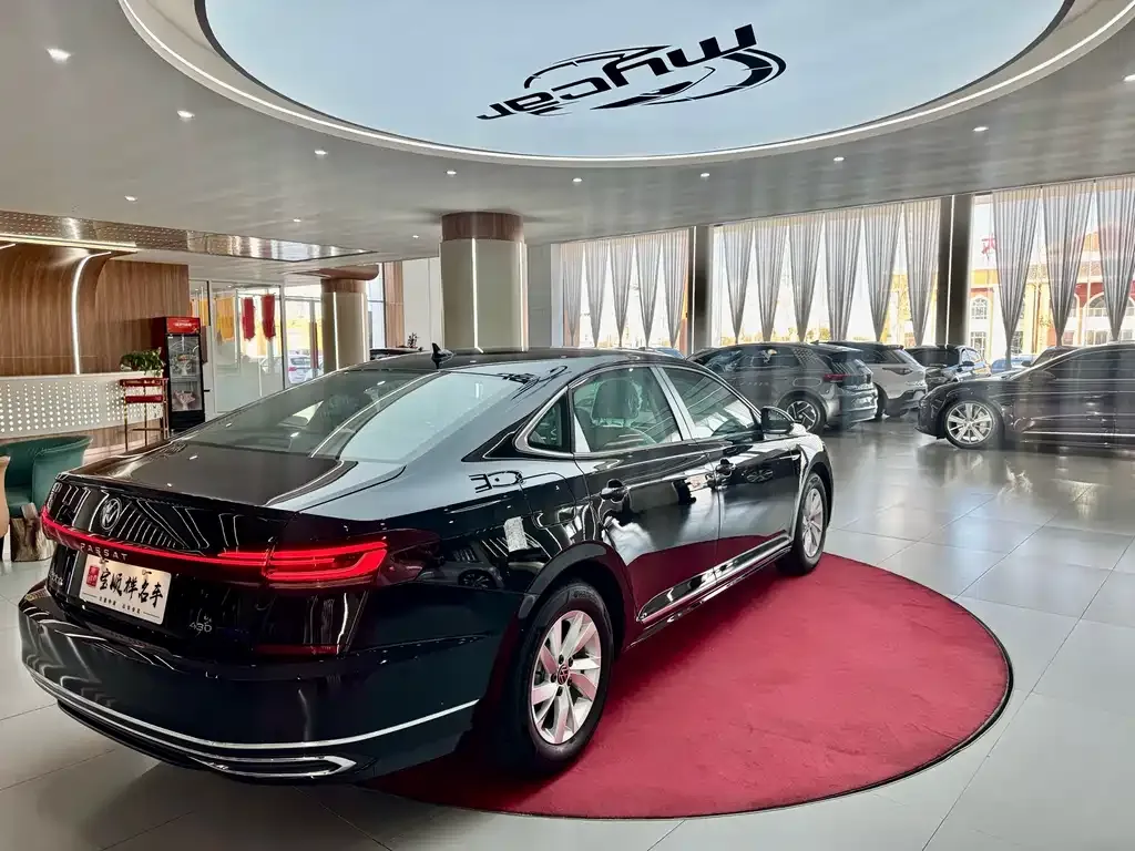 Volkswagen Passat New Energy — фото 3