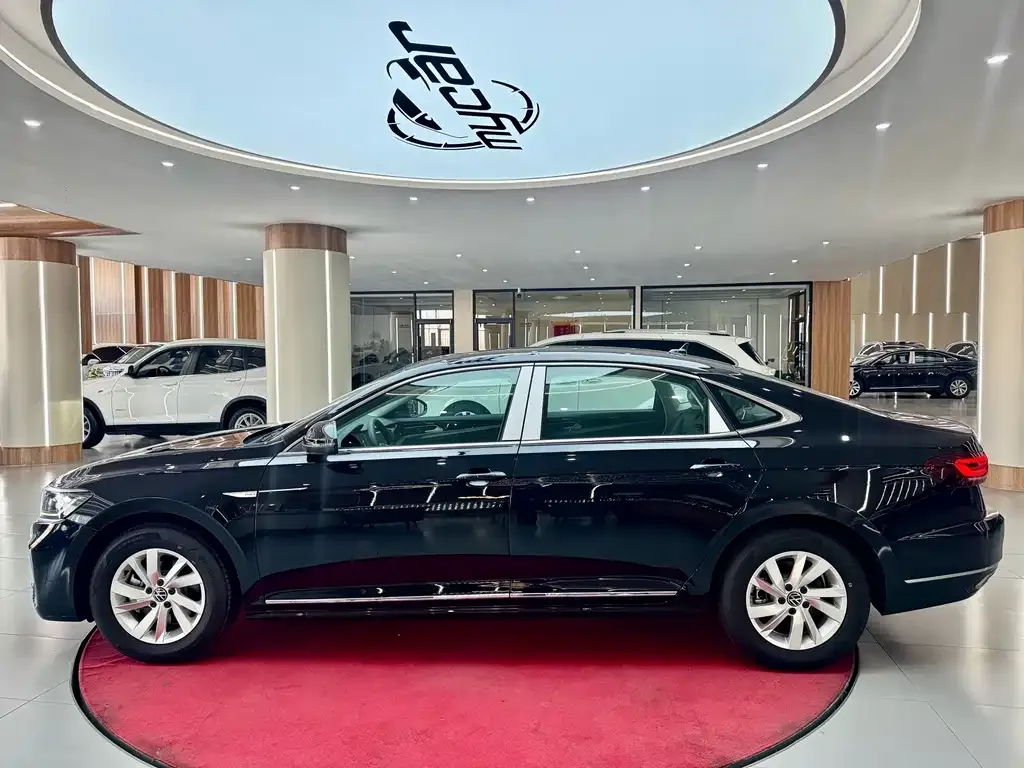 Volkswagen Passat New Energy — фото 10
