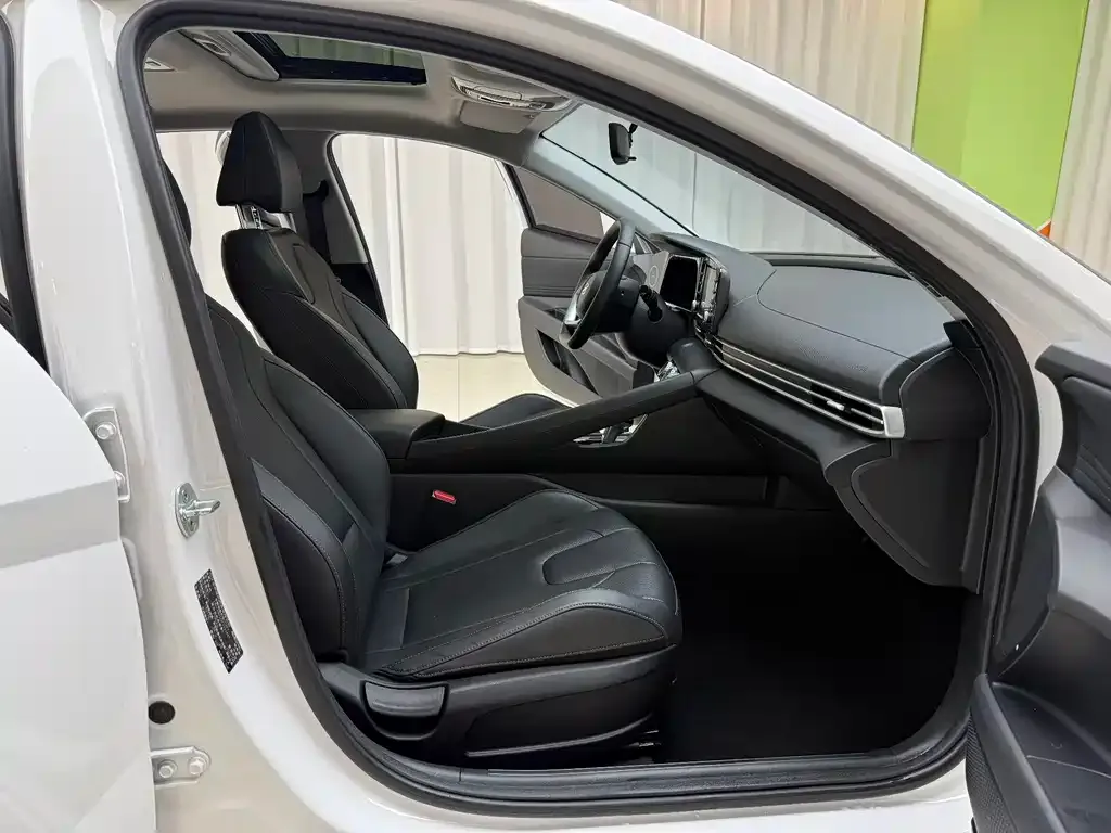 Hyundai Elantra 2023 из CN, фото 4