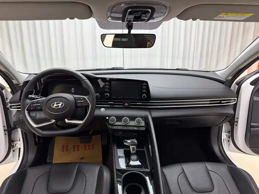 Hyundai Elantra 2023 из CN, фото 3