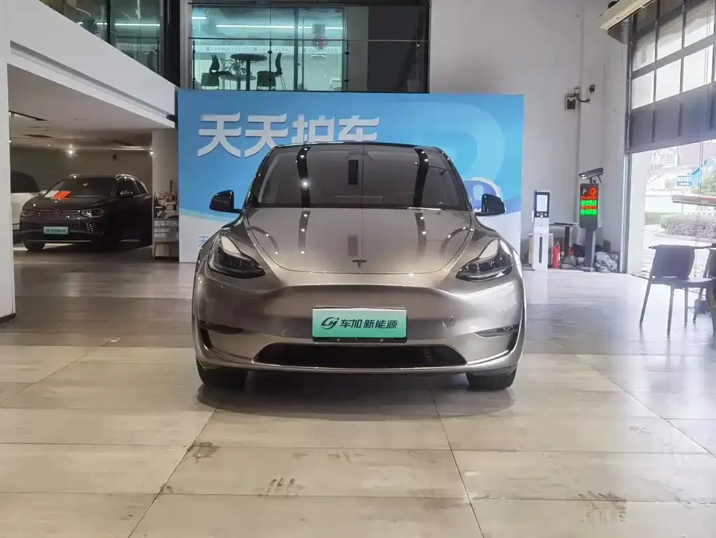 Tesla Model Y — фото 8